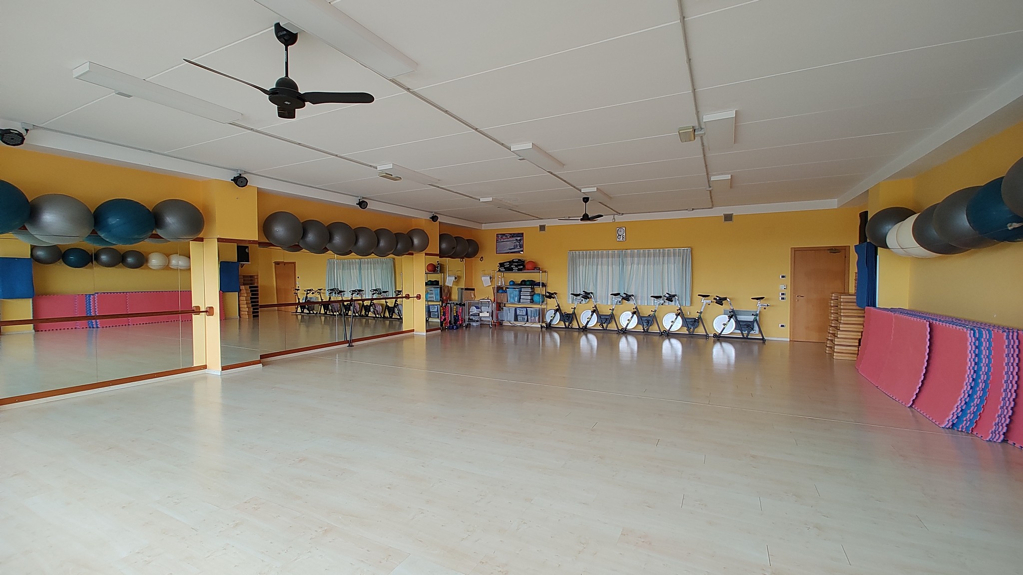 sala_arancio_001